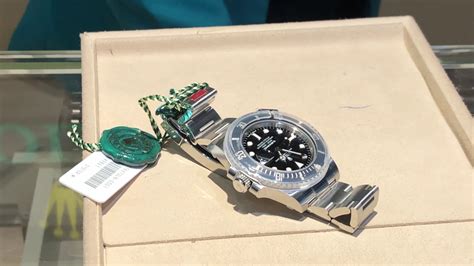 rolex submariner cost in dubai.